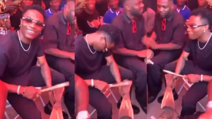 “This guy no just get sense” – Video of Wizkid flaunting drumming skills at an event in Ghana while elections are ongoing in Nigeria sparks reactions (Watch)